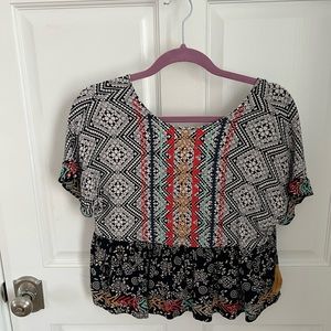 FLOWY PATTERNED TOP